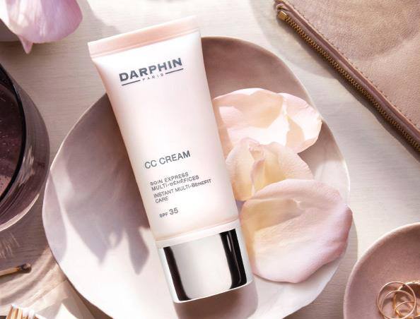 Díky vysokému ochrannému SPF 35, dokonalá ochrana před nežádoucí pigmentací. CC krém Darphin dokáže plně nahradit běžný make-up, má jen lehčí texturu, lépe se snáší a na pleti jej nevnímáte.